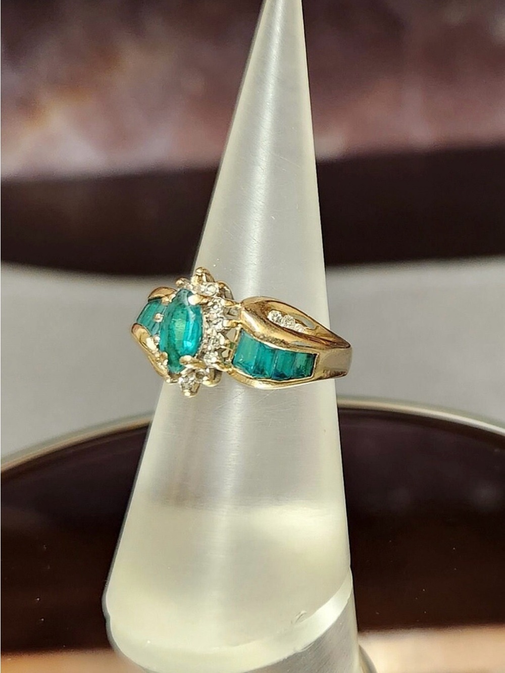 14k Emerald Diamond cocktail ring
Antique Ladies Fancy Ring Size 6 
4.3 Grams